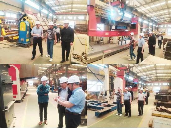 Dean Ye Min of the School of Engineering Machinery of Chang’an University and his delegation visited Yueshou Construction Machinery for research