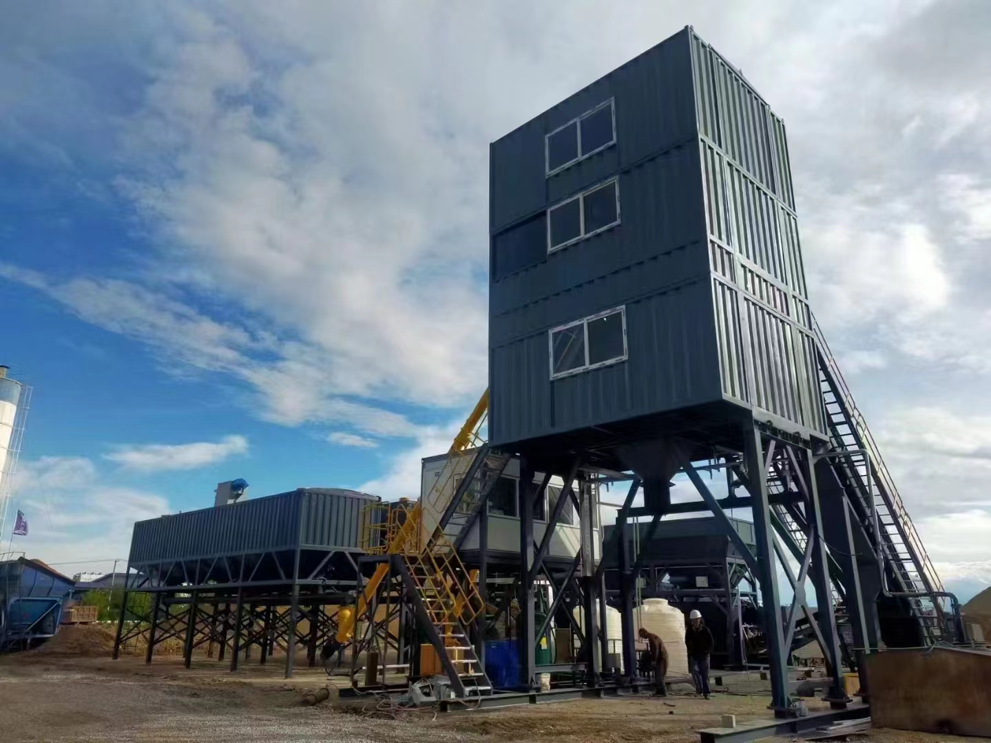 How Does a Concrete Batching Plant Work?